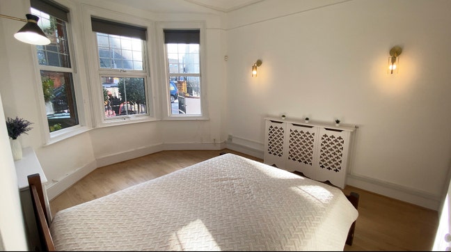 Beautiful room in Battersea Park-Spacious & Bright Main Photo
