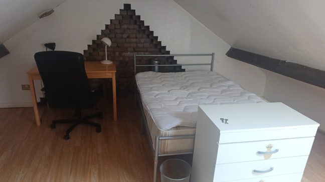 Double Room In Acton Town! Main Photo