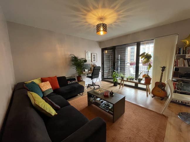 Modern 1-Bedroom Flat with Balcony - Ancoats, Manc Main Photo