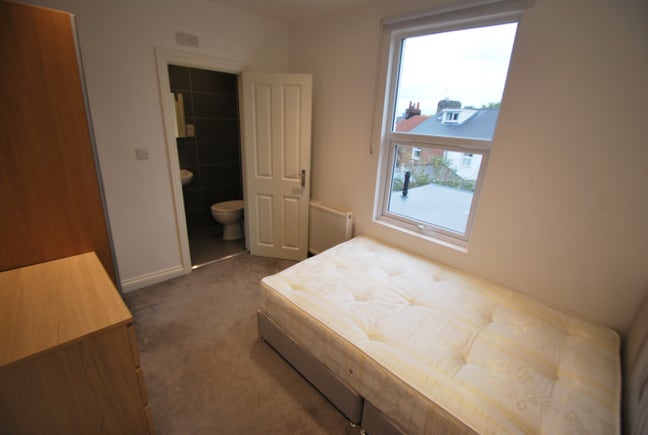 Ensuite Room in Central Location (RG1) Main Photo