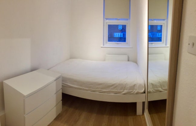 Fully furnished room in a flat share from October. Main Photo