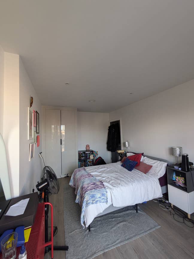 Spacious Double En-Suite Room in the Heart of East Main Photo