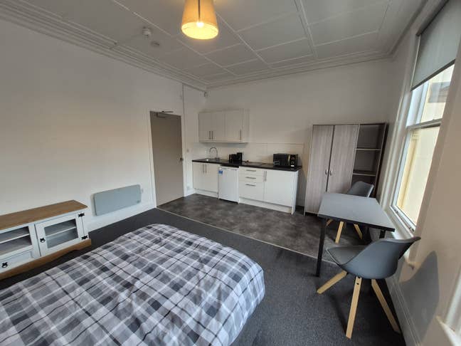 Large room, own kitchen, flexible let, bills incl. Main Photo