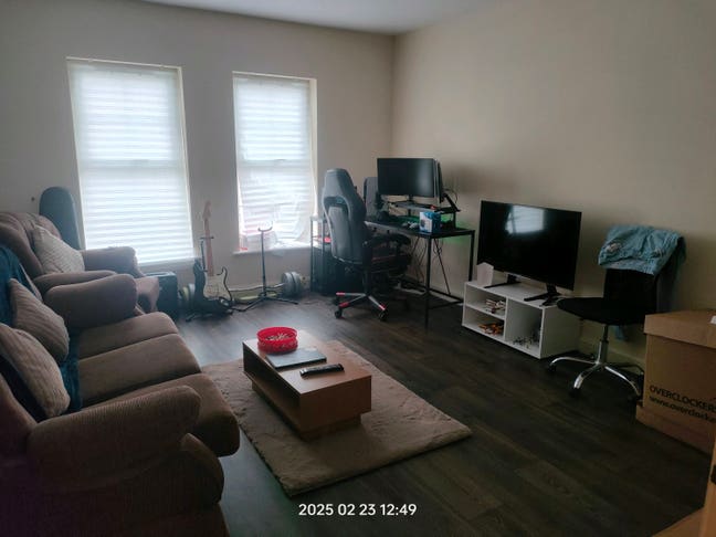 Cozy, Single Room Available in Spacious 2-Bed Flat Main Photo
