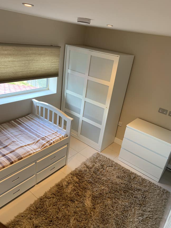 Single Room with Share living Room  Main Photo