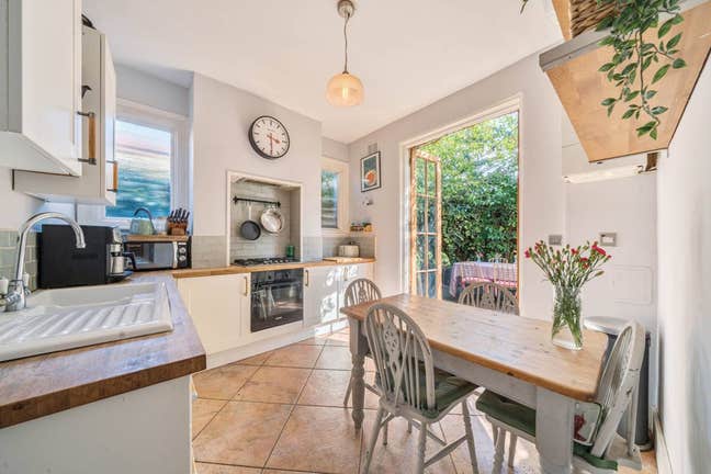 2-Bed Flat in Brixton Main Photo