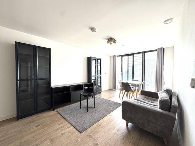 High floor 1 Bedroom Modern Apartment in Stratford Main Photo