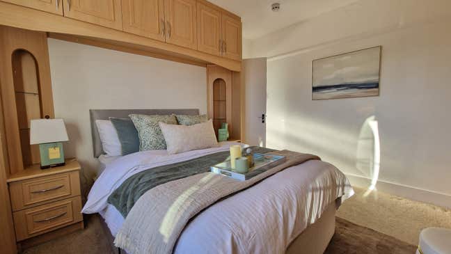 Beautifully decorated double room! Ref: 44MW Main Photo