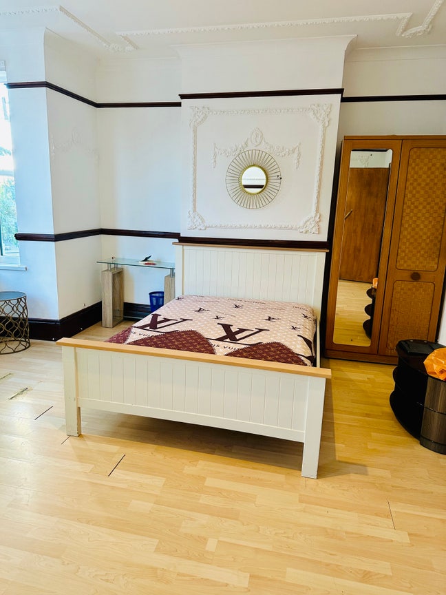 Large double room near Leytonstone station Main Photo