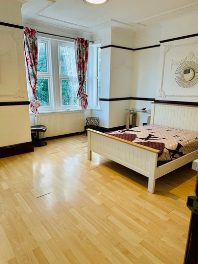 Large double room near Leytonstone station Main Photo