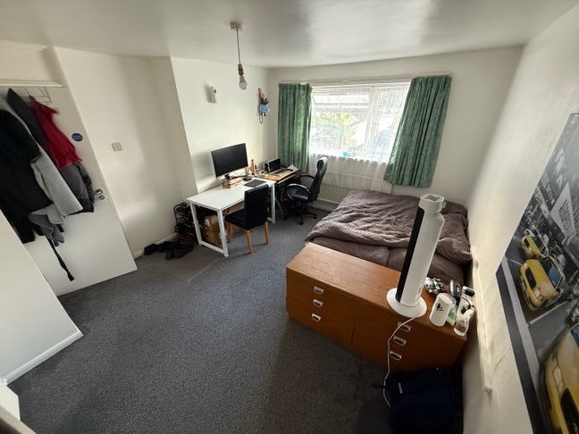Brunel University/ Uxbridge Double room Bills inc. Main Photo