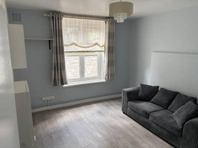 Bright One Bedroom Flat Main Photo