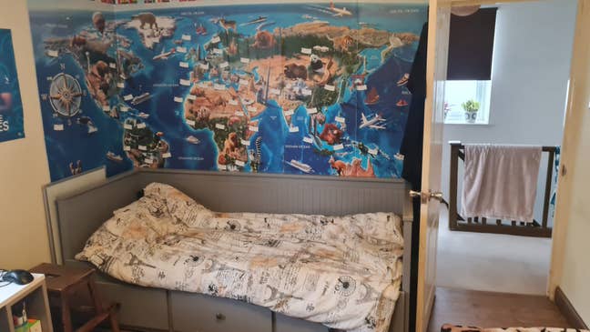 A Spacious Double Room to rent in Hainault Main Photo