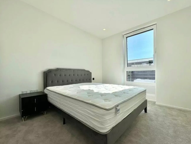 Modern Double Room in Flat – Great Location Main Photo