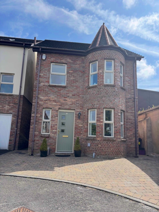 2 Bedrooms in South/East Belfast  Main Photo