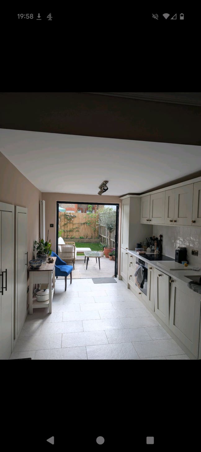 Double room, 1 min from tube, newly renovated  Main Photo