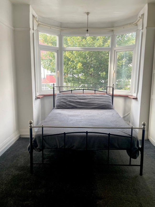 &pound;800 double room- single person only  Main Photo