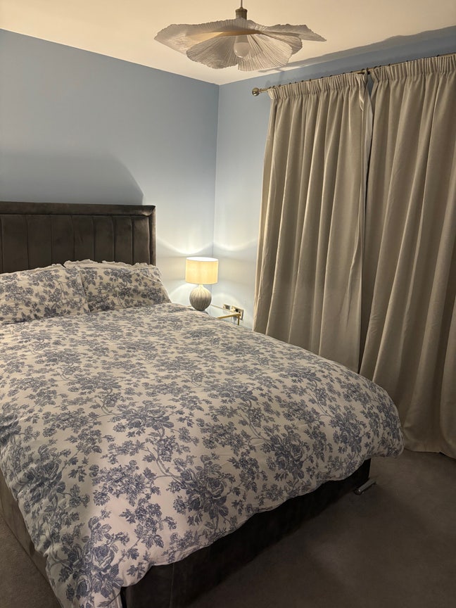 BT8 House/ room to Rent Monday - Friday  Main Photo