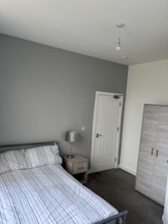 Failsworth- lovely ground floor front ensuite room Main Photo
