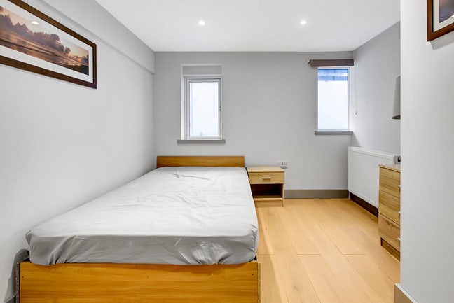 Stylish En Suite Rooms in the Heart of Maidstone Main Photo