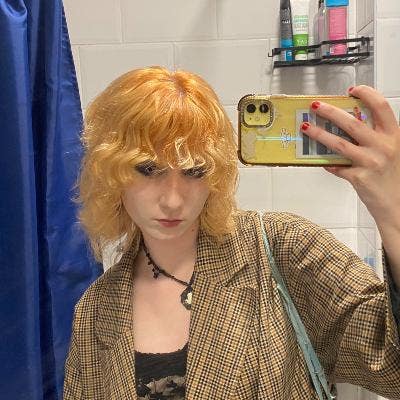 Professional Female seeks a double room Main Photo