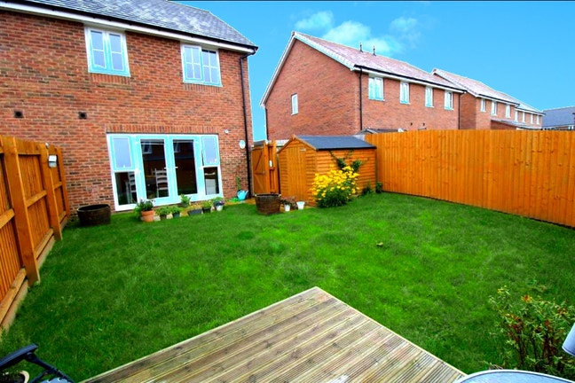 NEW Built House with Garden, Single Room Main Photo