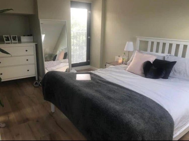 Huge room available!!  Main Photo