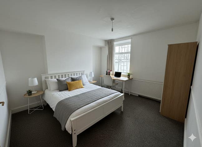 Live on the Beach!🎓 Student House – 9 Bedrooms Main Photo