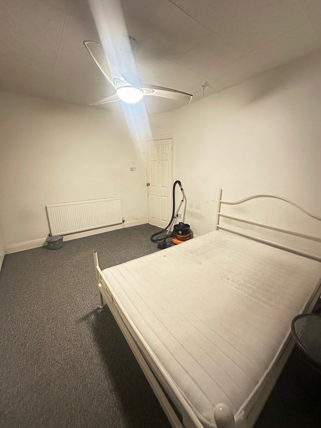 Double Bedroom Available - Hayes Main Photo