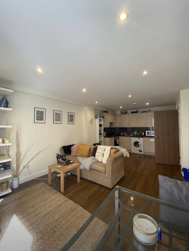 Double room in Aldgate East in friendly flat Main Photo