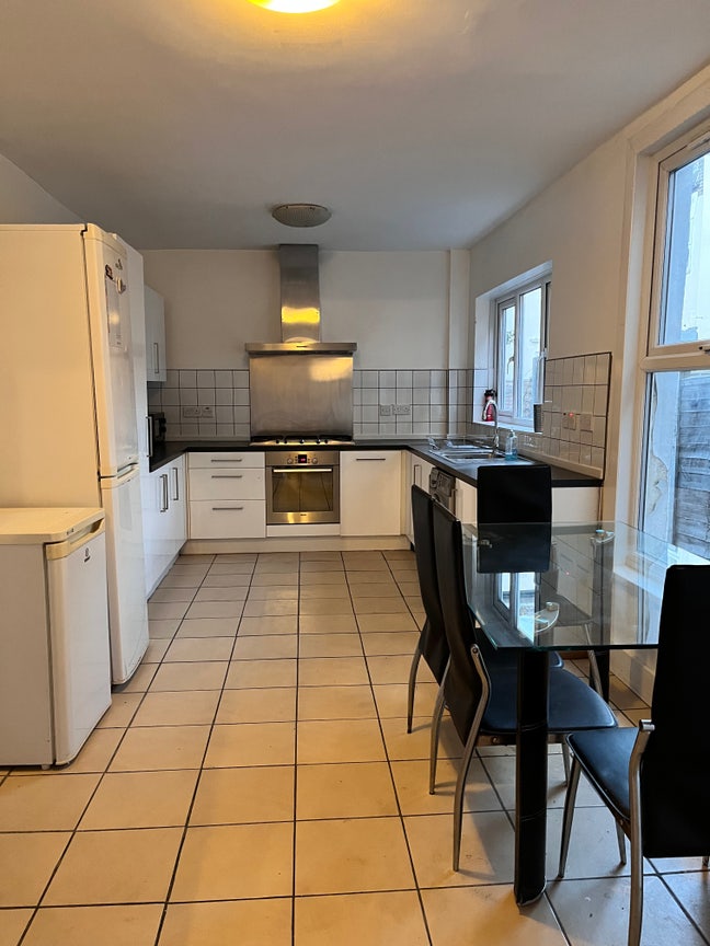 2 Rooms Same House! New! Canary Wharf Area  Main Photo