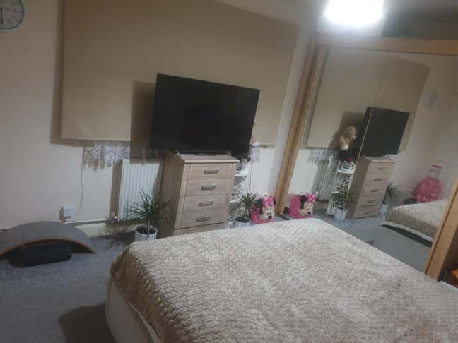 Large Double room Hounslow Main Photo