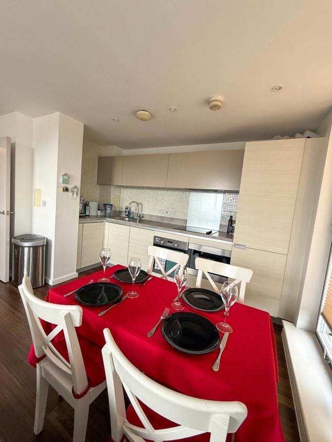 Canning Town Penthouse: Double Room, Private Bath  Main Photo