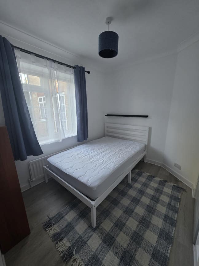 Double room Three Bridges Station  Main Photo