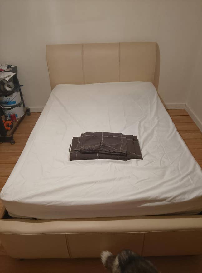 Furnished double bedroom - for rent..   Main Photo