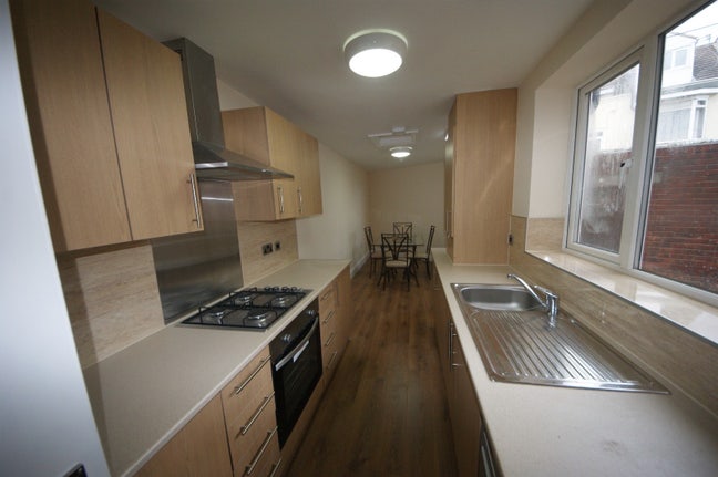 En-suite room available  Main Photo