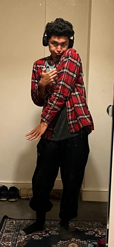 27 year old person looking for 1 month sublet Main Photo