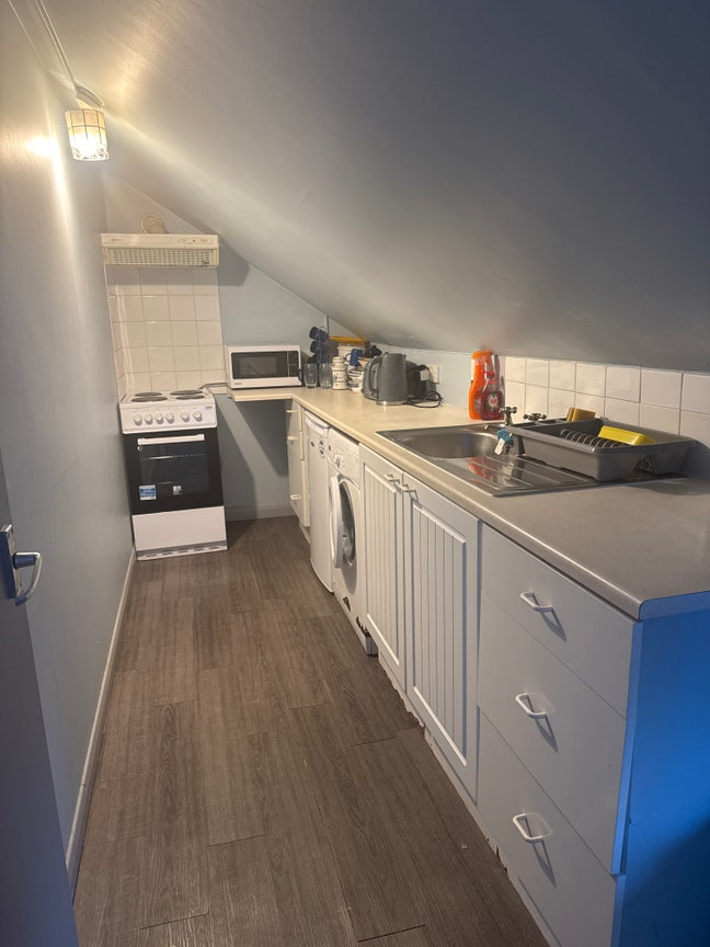 London Flat Near Tube  Main Photo