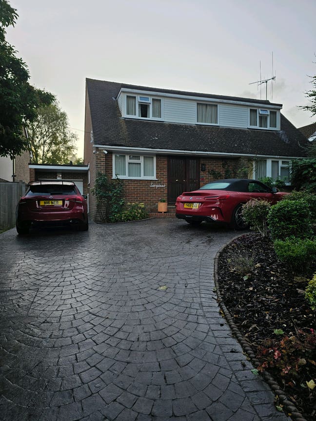 Room to let in Luxury house Main Photo