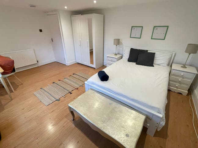 *Rent Inc All Bills 3 Bedroom in W2 3DS Short Let* Main Photo