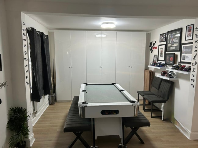 Extra large double room close to A12/train station Main Photo