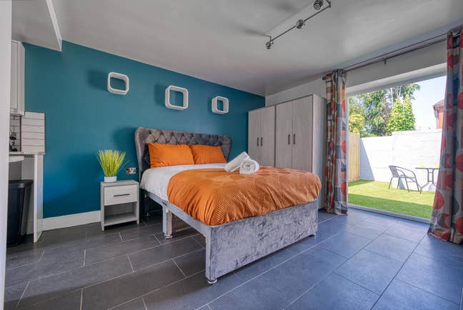 En Suite Studio Coventry Nr Hospital NO DEPOSIT Main Photo