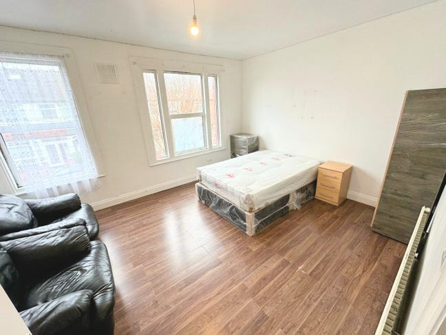✨✨2Massive Rooms Available in the Same House Main Photo