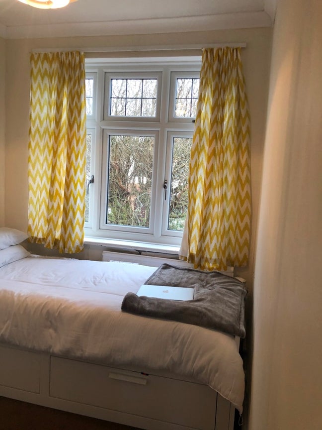 Large single  in friendly house all bills included Main Photo