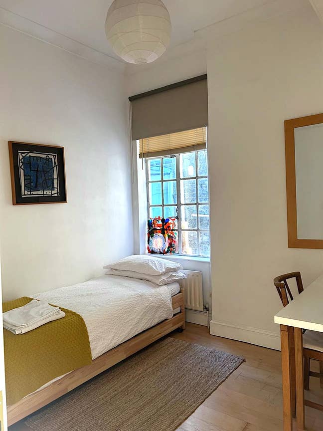 Small Double Bedroom in Victorian Flat – SE London Main Photo