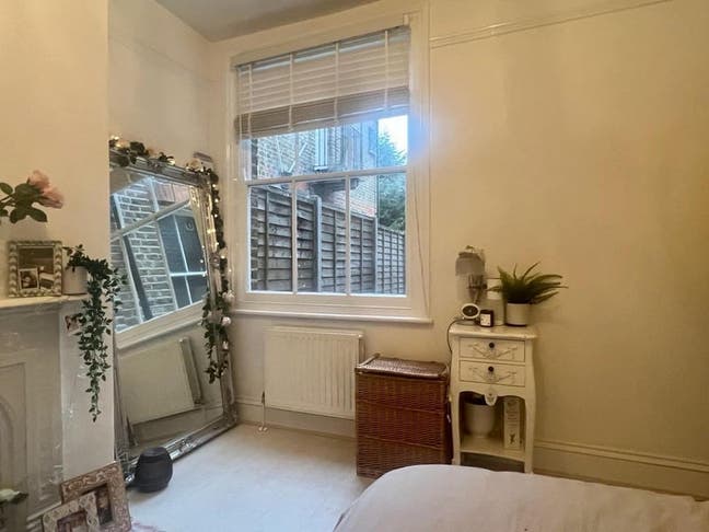 Large Double Room in 2 Bed Flat - £900 pcm Main Photo