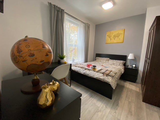 Spacious Ensuite Double Bedroom NE37 Main Photo