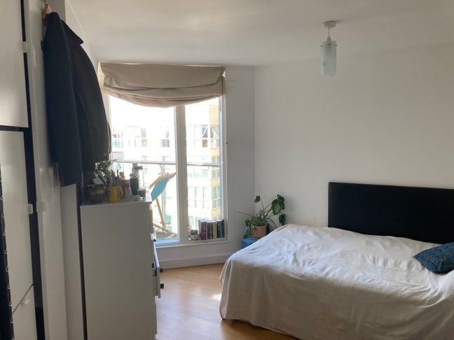Double bedroom with balcony in Canada Water Main Photo