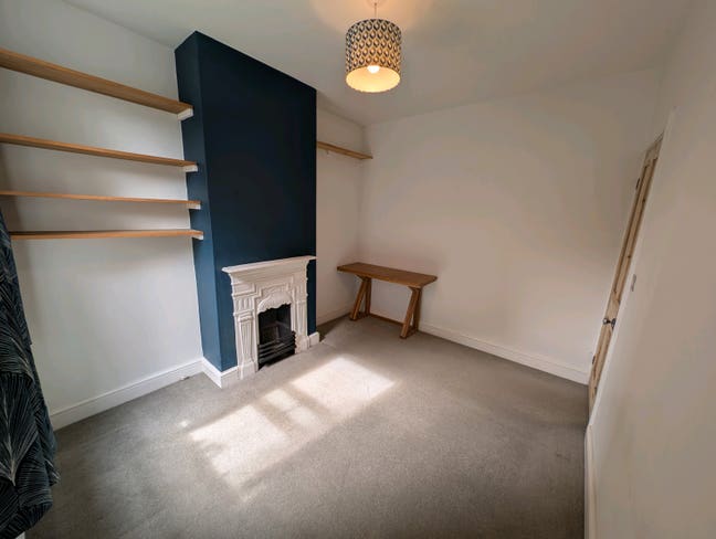 Room in beautiful flat Main Photo