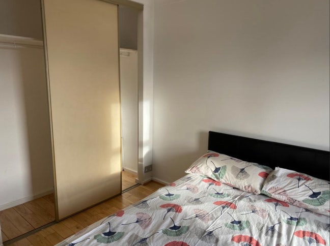 Lovely Room with Tv in Wimbledon Main Photo